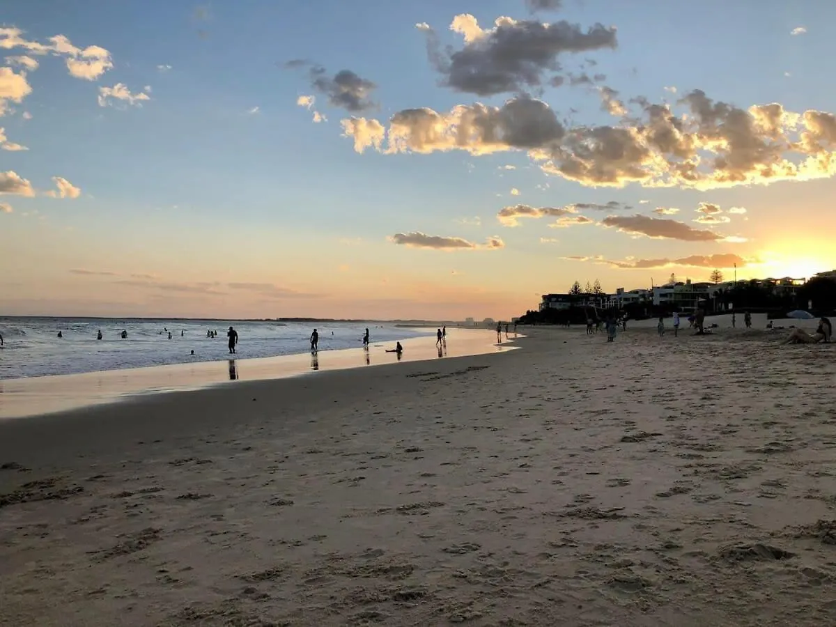 Charming Coastal Cottage Caloundra