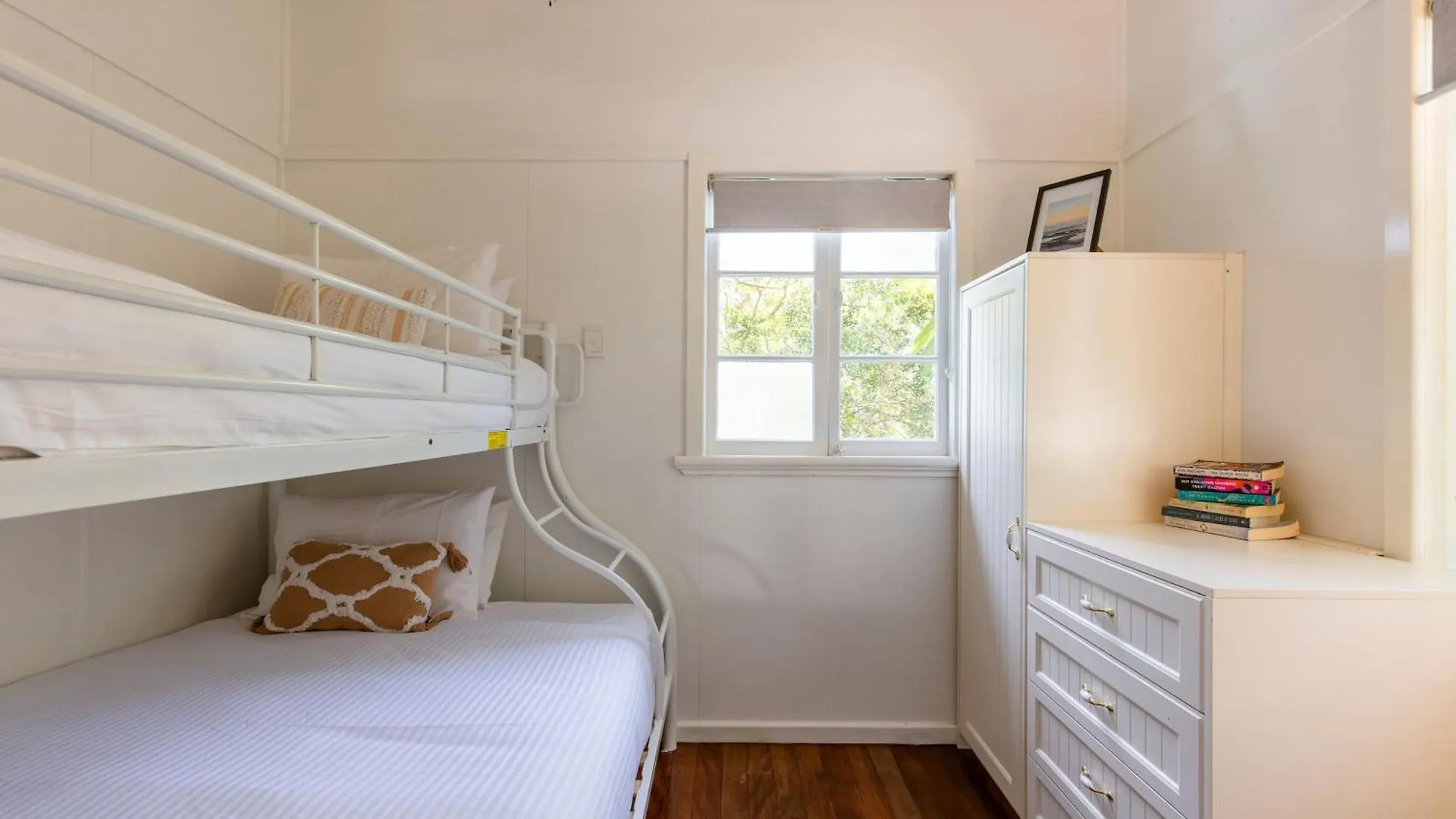 Charming Coastal Cottage Caloundra Australia