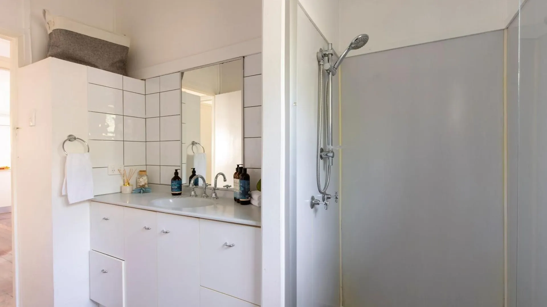 Charming Coastal Cottage Caloundra 0*,  Australia