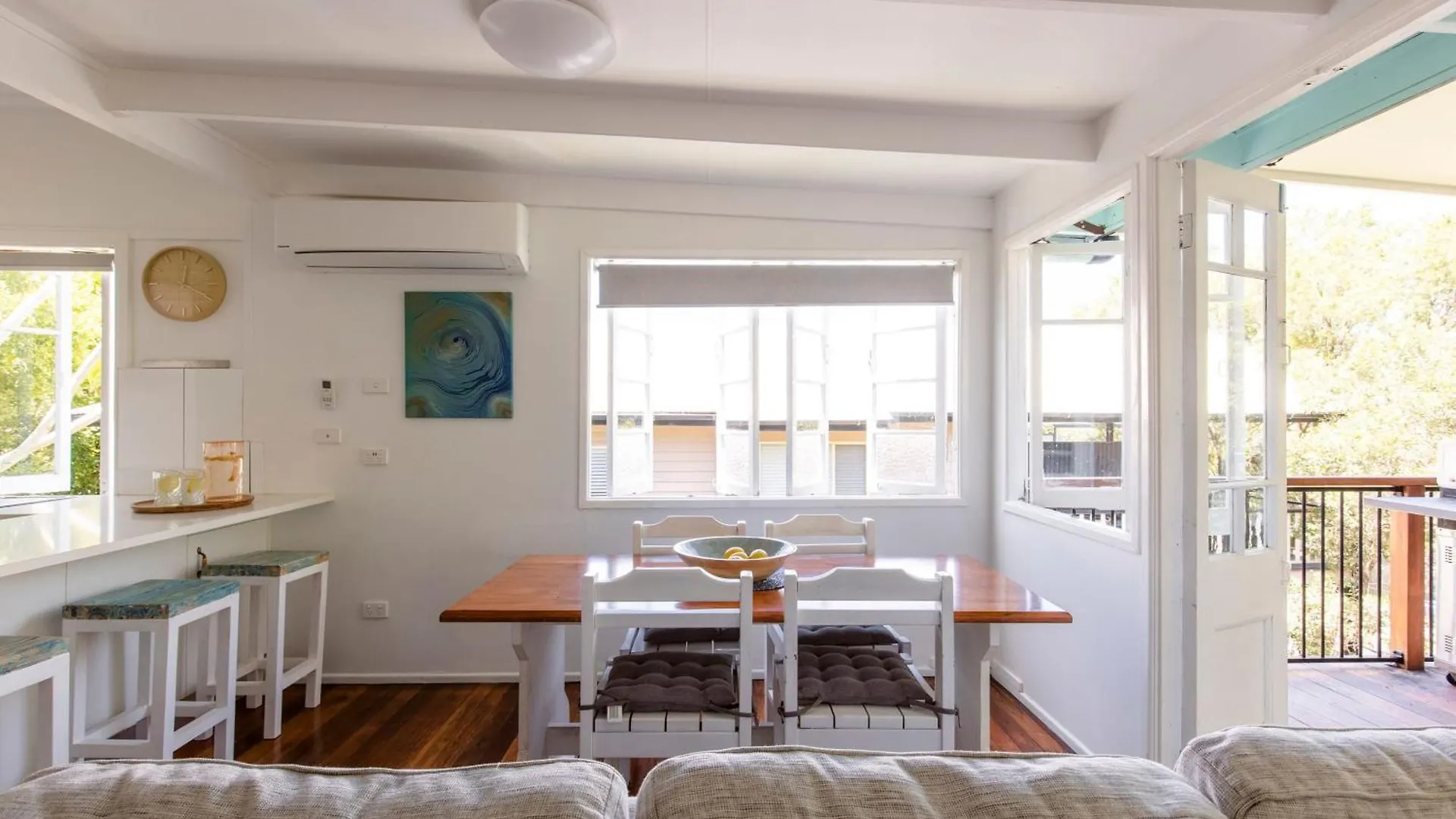 Charming Coastal Cottage Caloundra 0*,