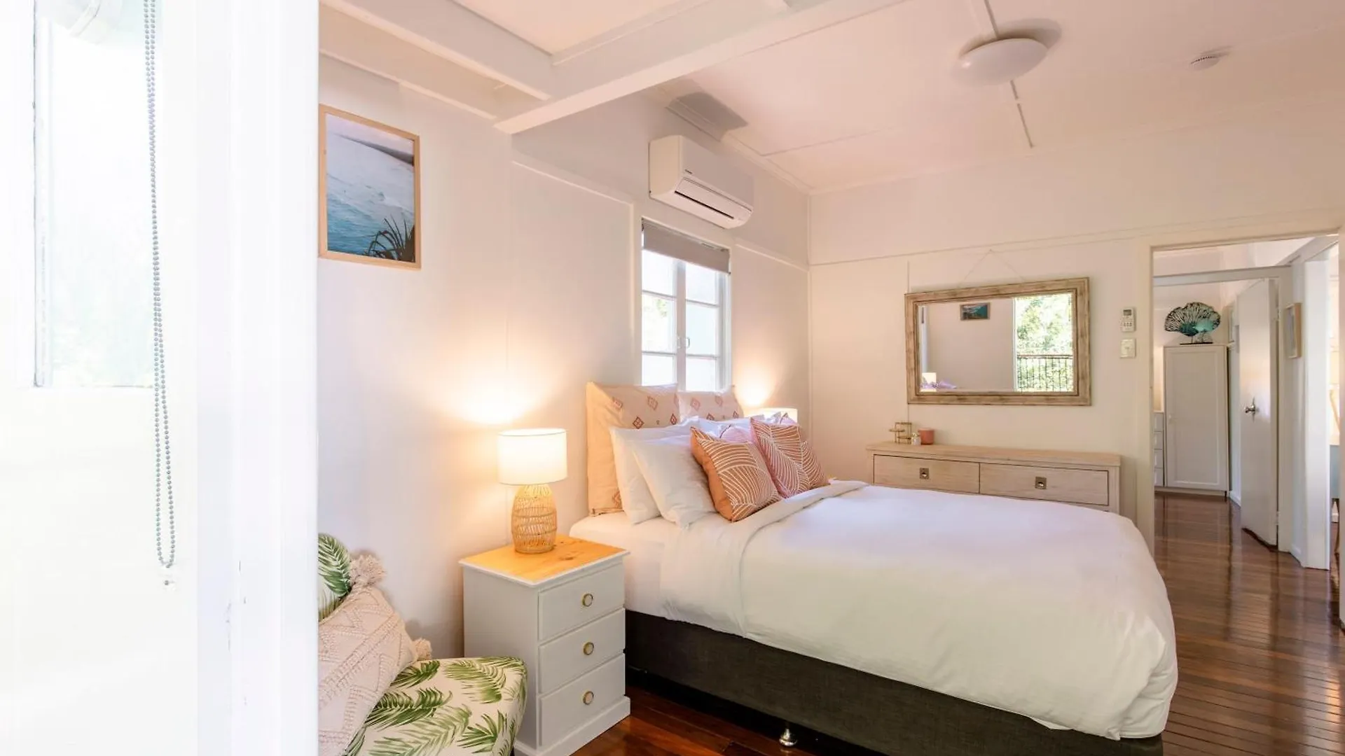 Charming Coastal Cottage Caloundra 0*,