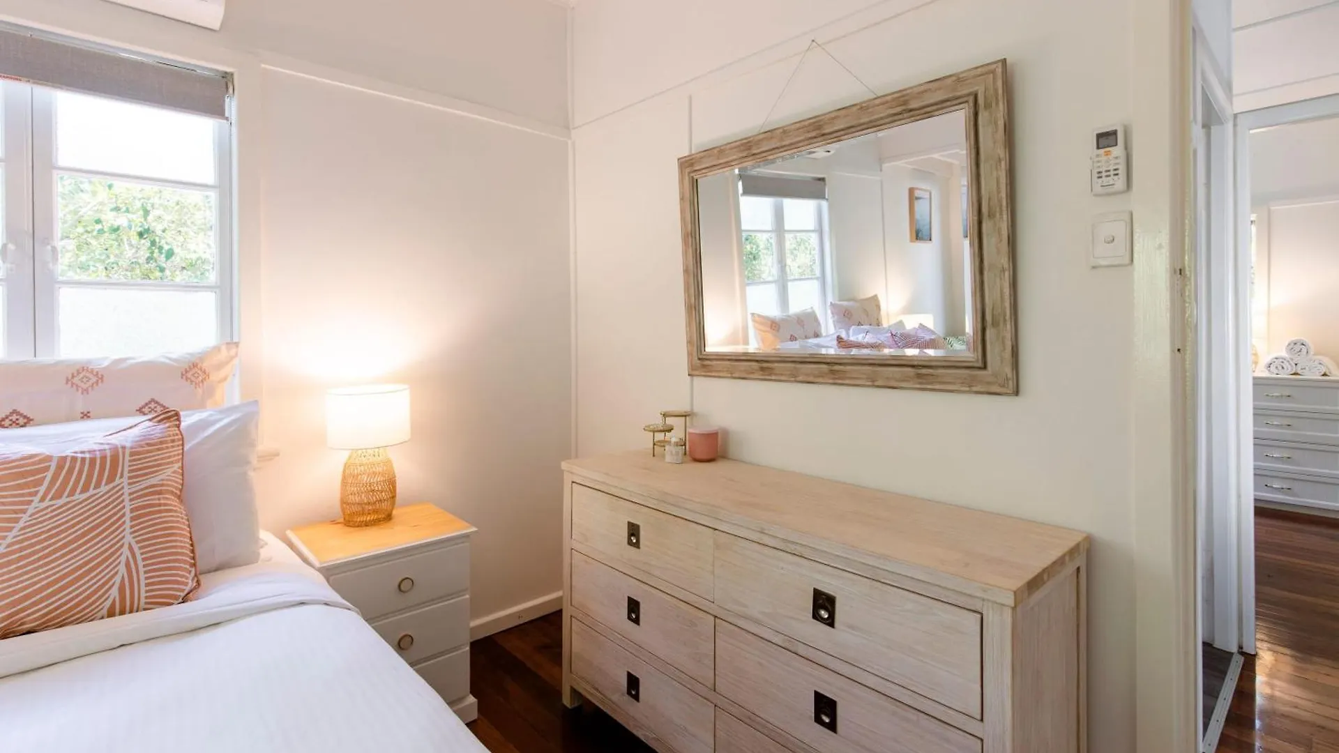 Charming Coastal Cottage Caloundra Holiday home