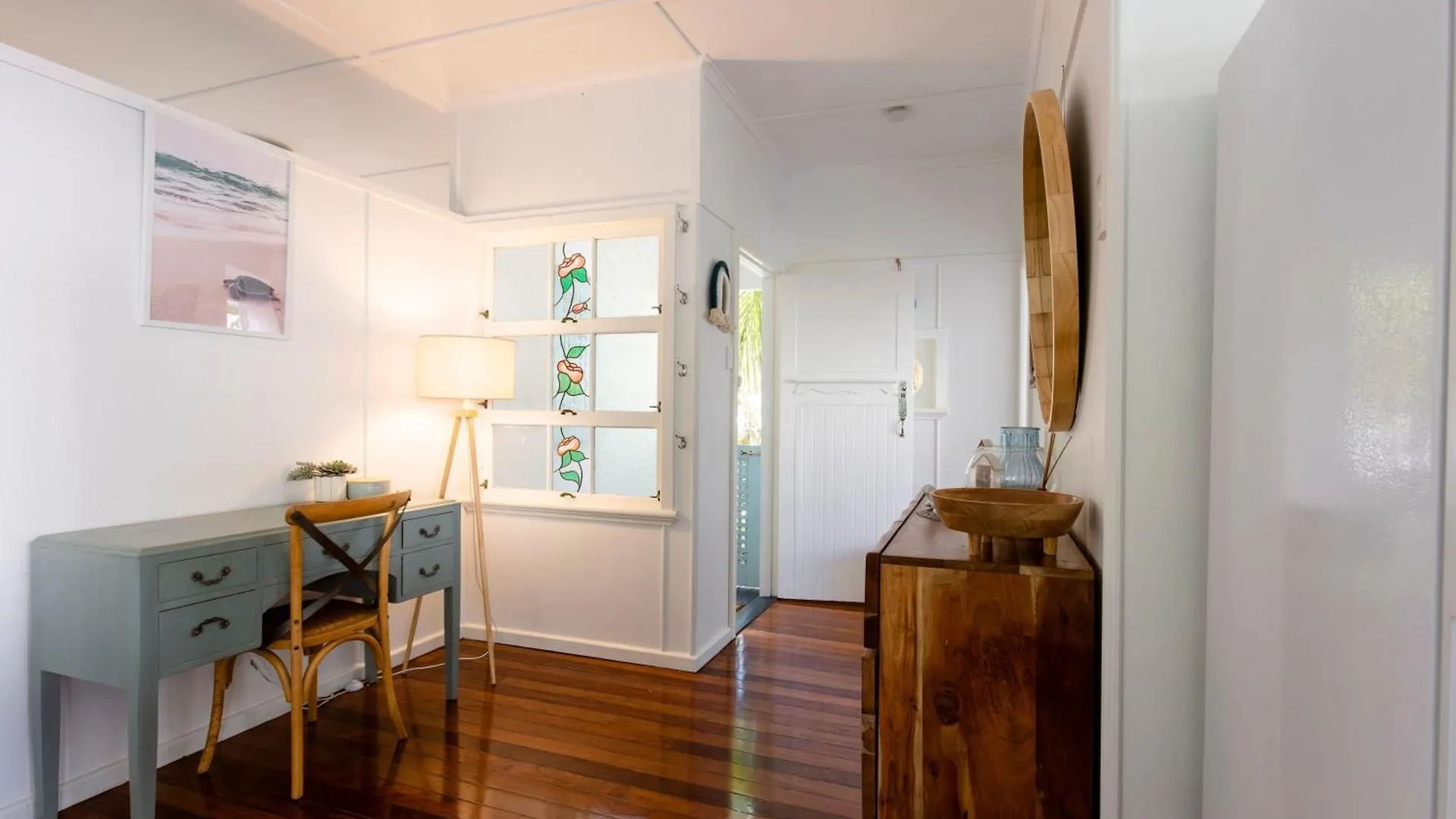 Charming Coastal Cottage Caloundra 0*,