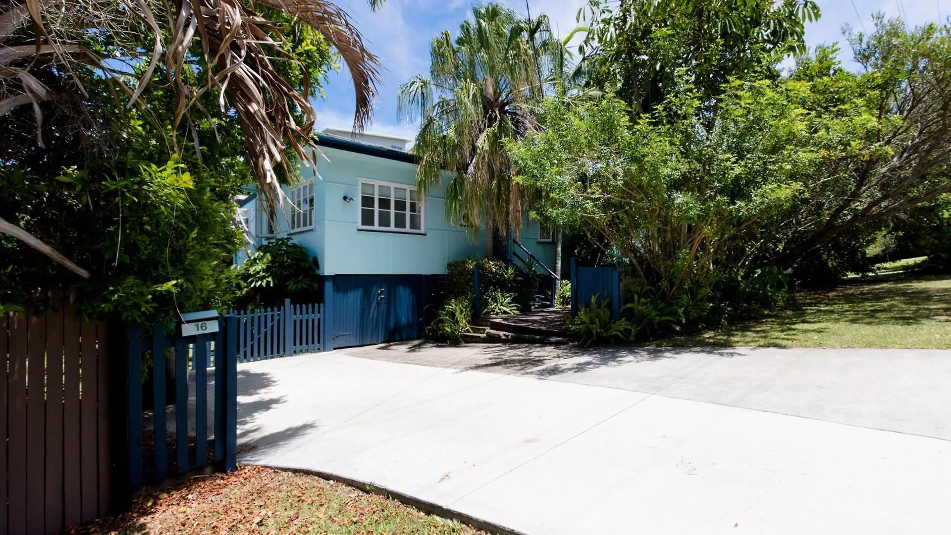 Charming Coastal Cottage Caloundra Holiday home